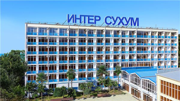 Фасад гостиницы «Интер-Сухум» на набережной Сухума — фото 2
